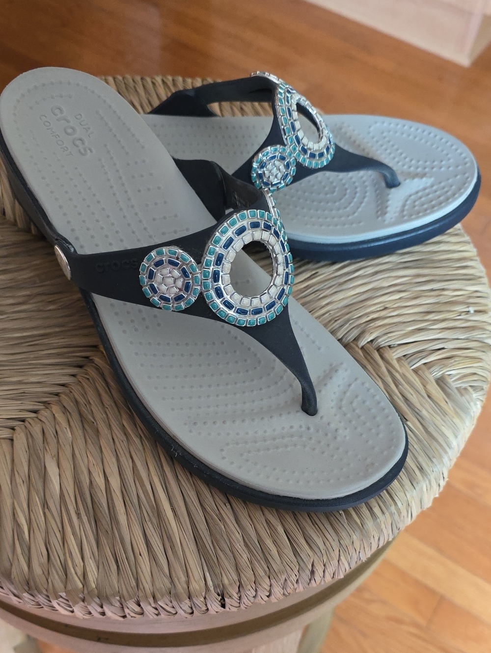 CROCS Sanrah Diamente  Jeweled Wedge Thong Sandals